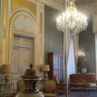 نقاشی ساختمان تمیزخوش‌رنگ ماندگار