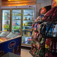 یخچاال فروشگاهی و دوتا استند جا ا چیپس و پفک