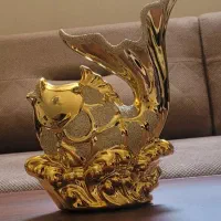 مجسمه طلایی ماهی