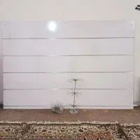 دکور لباس زیر با گیره ها و رگال جوراب