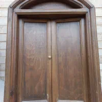 پنچره چوبی قدیمی