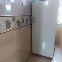 یخچال و دو عدد میز مدیریت و منشی