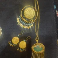 مقداری طلا تمیز در حد نو
