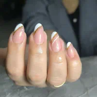 آموزش کاشت ناخن  به شرط استخدام و خدمات پیرسینگ
