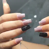 انواع خدمات کاشت ناخن  تخفیف ویژه