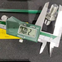 نیروی مکانیک،فنی،آچار بدست جهت مونتاژ