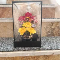 گل زیبا باگلدان شیشه ای|گل مصنوعی|زابل, |دیوار