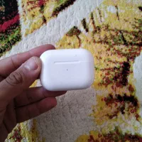 ایرپادز اپل پرو2 اصلی همراه با کابل شارژ خودش