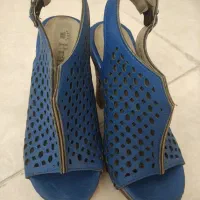 کفش|کیف، کفش، کمربند|میانه, |دیوار