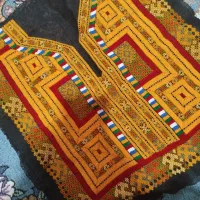 زیاستین|لباس|بمپور, |دیوار