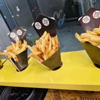 کارگر ساده و سالنکار و کمک آشپز