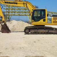یک دستگاه بیل کوماتسو 220 خط 8 مدل 2016
