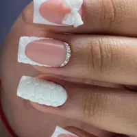 ناخنکار . کاشت ناخن با لاک ژل به قیمت 250|خدمات آرایشگری و زیبایی|تبریز, |دیوار