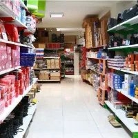 یک نفر آقا کارگر کنار راننده