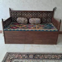 تخت سنتی کاملا دستساز همراه با گلیم و پشتی