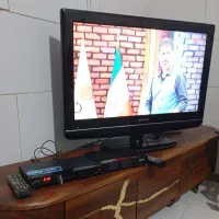 تلویزون 32 اینچ و دستگاه دیجیتال