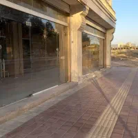 مغازه ۱۳۰ متری با ۱۶ متر بر