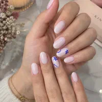 تخفیف ویژه خدمات ناخن همراه لاک ژل رایگان400