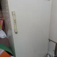 یهچال و سماور برقی و میز و فرش دستباف  و بوفه