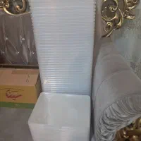 تعداد ی ظرف پلاستیک به فروش می رسد