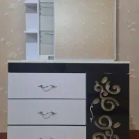 میز آرایش  یا دراور همراه پاف