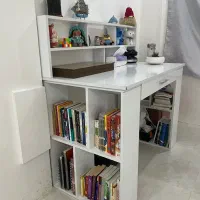 میزتحریر و کتابخانه سفید کاملا سالم و تمیز