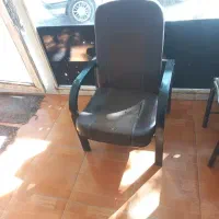 فروش ۷عددصندل و یک میز تمام چوبی مدیریت