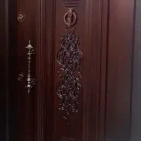 درب ضد سرقت وامنیتی با رنگ شکلاتی و طراحی کلاسیک