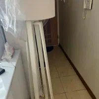 استند کنار سالنی