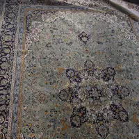 فرش ۹متری پشم.بهمرا یک میز پلاستیکی.