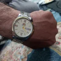 یک عدد ساعت قدیمی اورینت