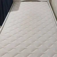 تخت ی نفره تمیز ومیز تی وی تمیز وپو
