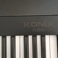 پیانو تاشو کونیکس