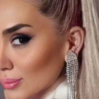 مدل برای اصلاح صورت و وکس