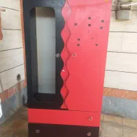 یک عدد کمد جا لباس