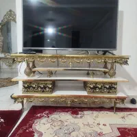 میز تلویزیون برنز و دو عدد بوفه .وساعت پایه سنگی