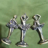 سه قطعه مجسمه برنزی