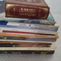 تعدادی کتاب در حد نو