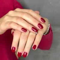 خدمات کاشت ژلیش و لمینت ناخن