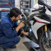 کارشناس تخصصی رنگ وفنی موتور باچراغUV و برگه معتبر