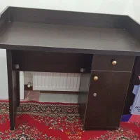 میز تحریر سالم در حد نو به فروش می رسد
