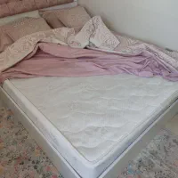تختخواب وتشک همراه بادوعددپاتختی