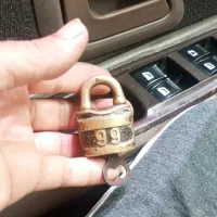 قفل قدیمی برنجی