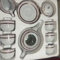 تعدادی ظرف و استکان