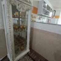 ساعت و آینه و بوفه