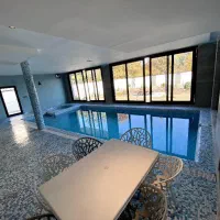 اجاره-روزانه-ویلا-در-کردان-استخر-آبگرم-داخل-سالن