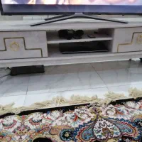 میز تلویزیون طوسی روشن ابر بادی