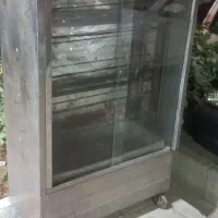 دستگاه مرغ بریان و جعبه پیتزا