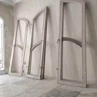 در پنجره اهنی