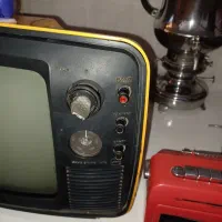 تلویزیون قدیمی|کلکسیون اشیاء عتیقه|نیشابور, هفده شهریور|دیوار